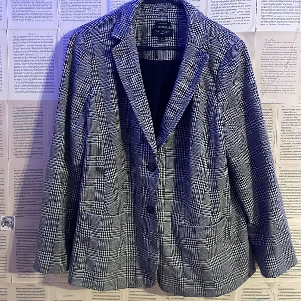 TALBOTS Plad black and white coat, silk inside, and black buttons